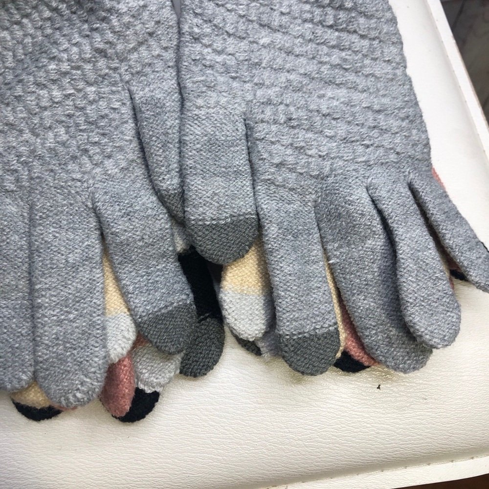 Pink Knit Touchscreen Gloves - Picture 3 of 7